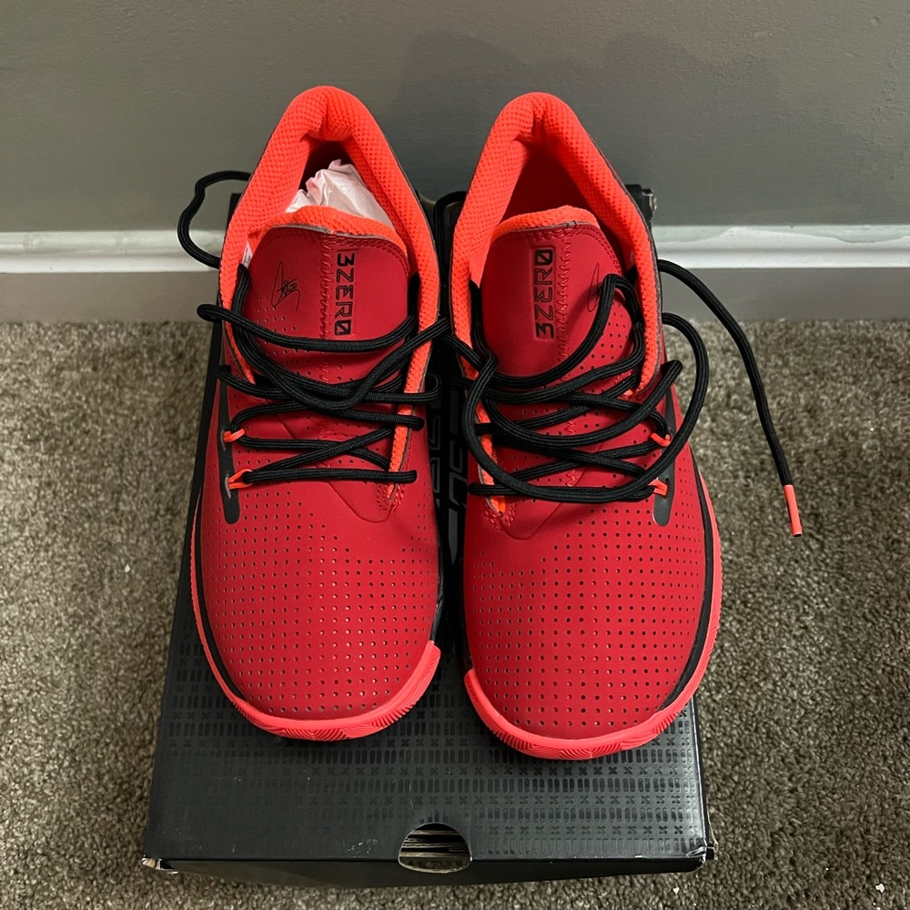 Under Armour SC Boys Size 4